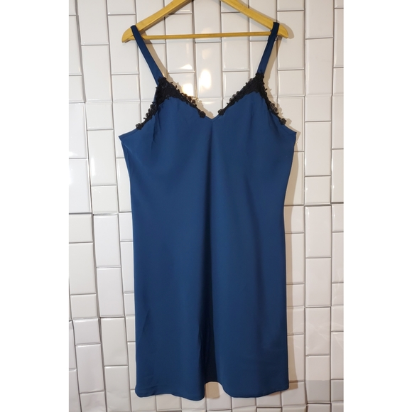 Tahari Other - TAHARI Dark Teal Slip/Night Dress with Black Embro